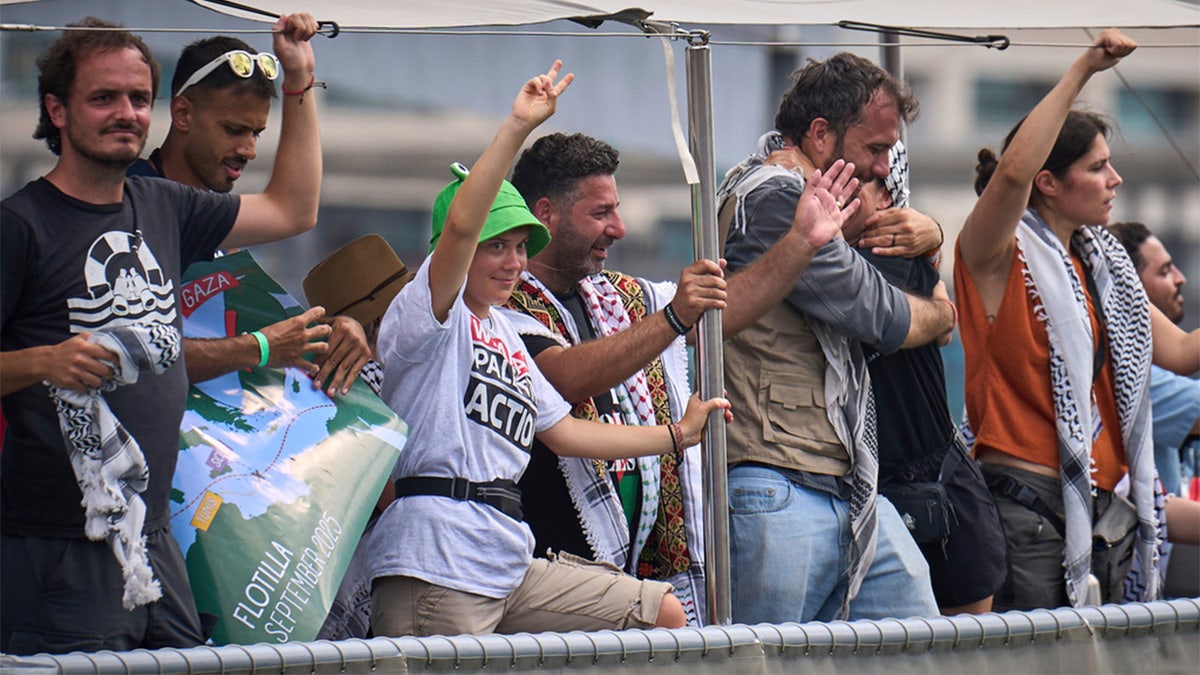 greta thunberg leaves from barcelona