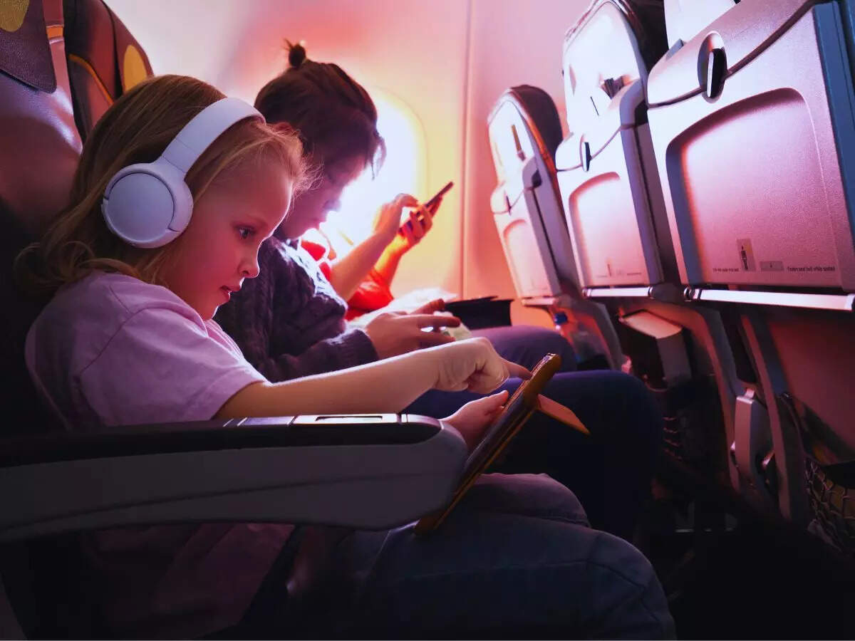 kids in plane